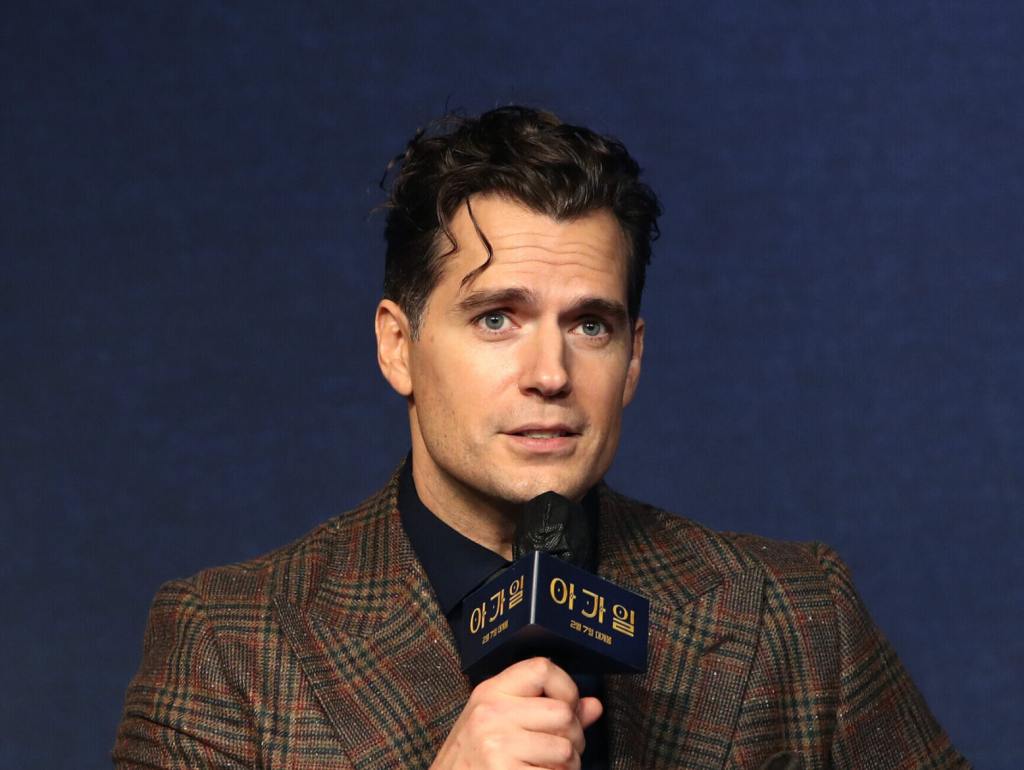 Henry Cavill Not A Fan Of Sex Scenes Fans Disagree