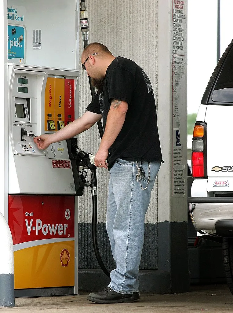 13 Rules for Gas Station Etiquette