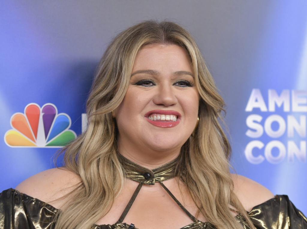 Kelly Clarkson Admits Using These Unhealthy Habits In Divorce