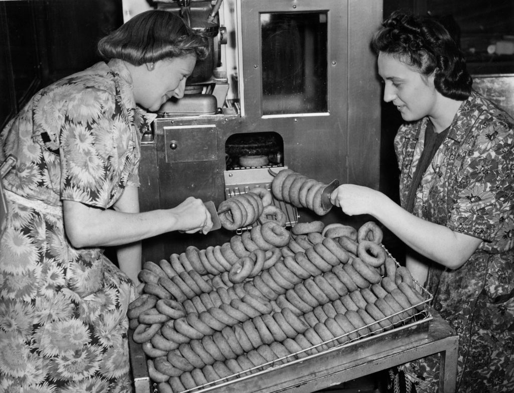 1st January 1941:  Salvation Army canteen workers in Brighton operating a doughnut machine flown in from Canada to satisfy Canadian troops appetites for donuts.  Best Donuts in Delaware