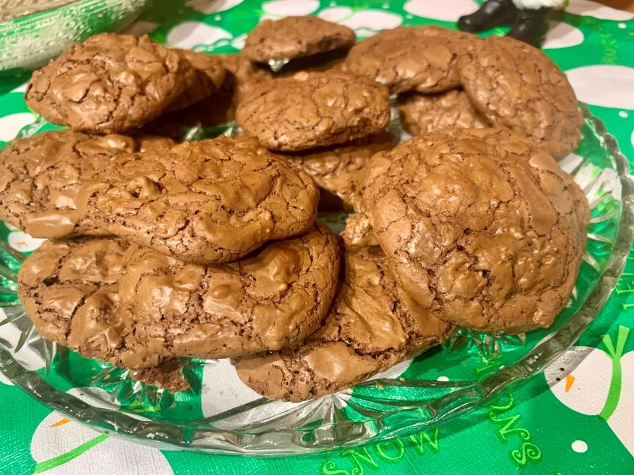 Christmas cookie recipes, a plate of round chocolate cookies on a green table cloth